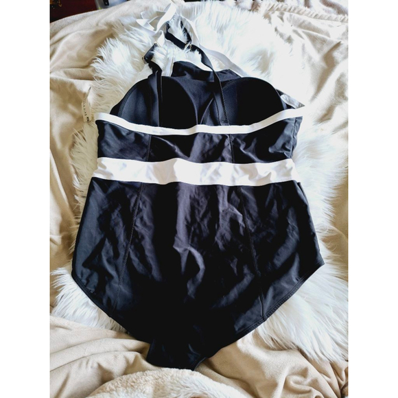 Terra & Sky sz 3X Black and White one piece built in bra vacay resort swimsuit - Picture 5 of 8